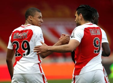 Monaco star Bernardo Silva cheers "amazing" Mbappé