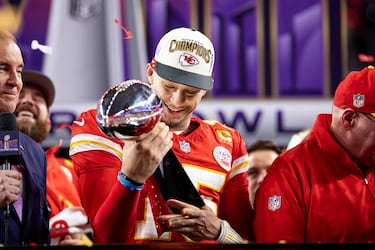 El año empezó de la mejor manera con el triunfo en el Super Bowl sobre los 49ers en el Allegiant Stadium. La actuación de Mahomes fue tal (34/46, 333 yardas, 2 TD, INT) que fue nombrado el Jugador Más Valioso del partido más importante de la NFL por tercera ocasión en su carrera. Pocos son los que tienen una tercia de premios al MVP puesto que Joe Montana acumuló tres y Tom Brady cinco.