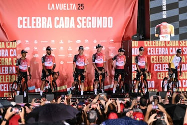 El conjunto  Ineos-Grenadier presenta a sus corredores para La Vuelta en su 80 edición.