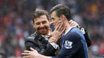 Gareth Bale, junto al entrenador del Tottenham, Andre Villas-Boas.