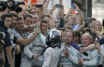 Nico Rosberg celebrando su segundo puesto en el GP de Rusia de Fórmula uno