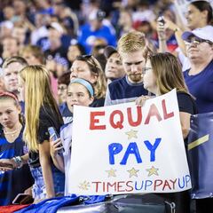 Estados Unidos aprueba igualdad salarial para atletas de todos los deportes