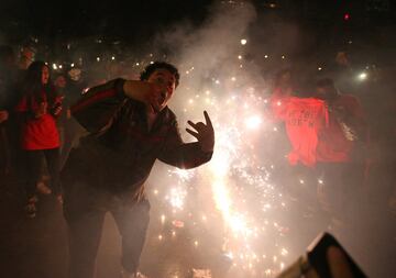 Los seguidores de Toronto Raptors salieron a las calles de la capital de la provincia de Ontario para celebrar por todo lo alto la consecución del anillo de la NBA tras derrotar en las finales a Golden State Warriors. 