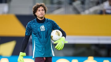 Ochoa,en un partido con México.