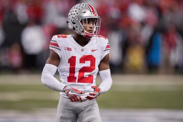 Con el pick global número 10, los Oakland Raiders eligen a... Denzel Ward, cornerback de Ohio State.