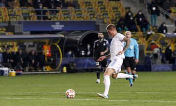 Kroos marc¨® el 0-2 al borde del descanso.