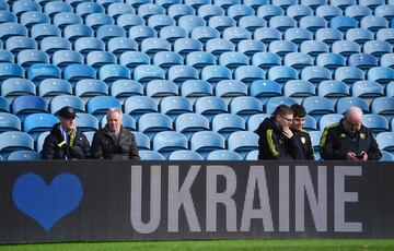 En el estadio de Elland Road, durante el Leeds United-Tottenham Hotspur, se pudo ver en los carteles un mensaje de apoyo a Ucrania.