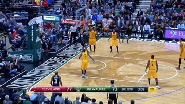 ¡Quédense con Brogdon! Súper clavada en la cara de Lebron