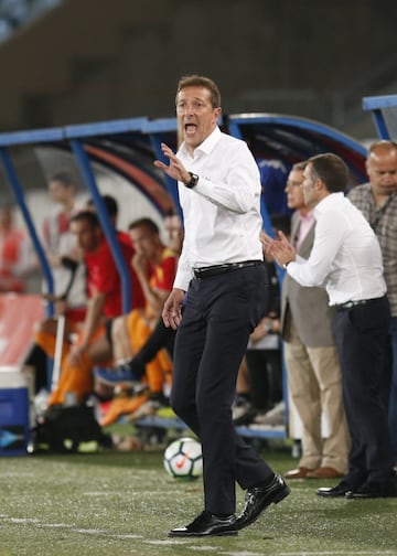 Destituido en la jornada 14 del Almería