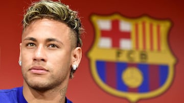 Neymar, en un acto en Tokio cuando era jugador del Bar&ccedil;a.