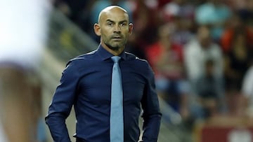 Paco J&eacute;mez en el banquillo.