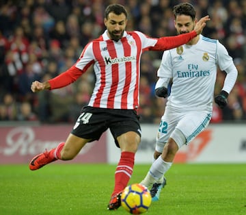 Llegó al Athletic sin haber debutado en el primer equipo de la Real Sociedad. Con la camiseta rojiblanca acumula ya 227 partidos y 2 goles.