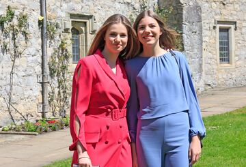 La Princesa Leonor y la Infanta Sofía durante su graduación de Bachillerato Internacional en el UWC Atlantic College de Gales en Reino Unido el 20 de mayo de 2023.