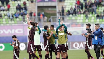 GR5021.VALPARAÍSO (CHILE), 04/10/2025.- Jugadores de México celebran este sábado, en un partido del grupo C de la Copa Mundial Sub-20 entre México y Marruecos en el estadio Elías Figueroa Brander, en Valparaíso (Chile). EFE/Adriana Thomasa