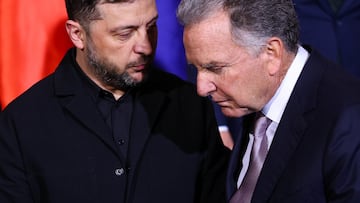 Ukraine's President Volodymyr Zelenskiy and U.S. Special Envoy Steve Witkoff speak as they gather for a family photo at the Chancellery in Berlin, Germany, December 15, 2025. REUTERS/Lisi Niesner/Pool
TPX IMAGES OF THE DAY