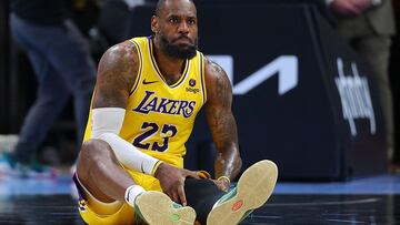 ATLANTA, GEORGIA - JANUARY 30: LeBron James #23 of the Los Angeles Lakers holds his knee after falling against the Atlanta Hawks during the third quarter at State Farm Arena on January 30, 2024 in Atlanta, Georgia. NOTE TO USER: User expressly acknowledges and agrees that, by downloading and/or using this photograph, user is consenting to the terms and conditions of the Getty Images License Agreement. Kevin C. Cox/Getty Images/AFP. (Photo by Kevin C. Cox/Getty Images) (Photo by Kevin C. Cox / GETTY IMAGES NORTH AMERICA / Getty Images via AFP)
