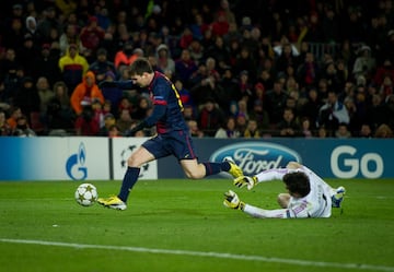 Messi ha estado en dos partidos ante las Águilas, en ninguno ha marcado, pero ha logrado dar dos asistencias, estos duelos han sido en la Champions League.
