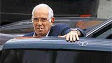 <b>SU FUTURO, EN EL AIRE.</b> Luis está decidiendo si sigue o se marcha del Atlético. En el club ya le han expuesto las condiciones y ahora todo está en la mano del entrenador.