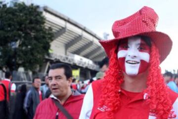 Marea roja: Los hinchas vivieron la novena de Santa Fe