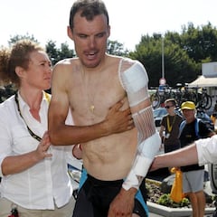 Luis León, con el codo roto, el primer español en abandonar