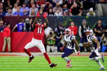 En este drive apareció Julio Jones para demostrar porque es uno de los mejores receptores de la NFL. Sus buenas manos y un par de carreras de Freeman llevaron a los Falcons a la red zone por primera vez en el partido.