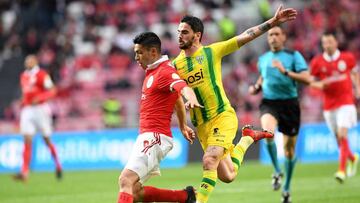 Raúl Jiménez dio asistencia en derrota del Benfica