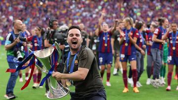 Barcelona's Spanish coach Jonatan Giraldez celebrates after winning the UEFA Women's Champions League final football match between FC Barcelona and Olympique Lyonnais at the San Mames stadium in Bilbao on May 25, 2024. (Photo by Pierre-Philippe MARCOU / AFP)