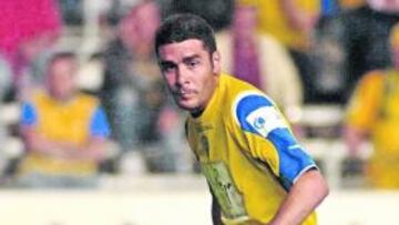 <b>UN CLÁSICO. </b>Enrique quiere retirarse del fútbol vistiendo la camiseta amarilla del Cádiz.