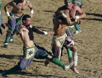 Partido del equipo blanco contra el verde.