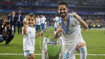 Isco con su hijo, Francisco Jr., celebrando la 13&ordf; Champions del Real Madrid en Kiev.