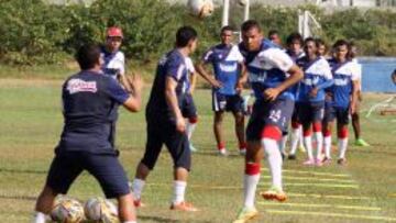 Al Metropolitano podr&iacute;a volver Macnelly Torres y el laterla derecho Iv&aacute;n V&eacute;lez. 