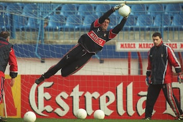 Defendió la portería del equipo rojiblanco dos temporadas 97/98 y 98/99.