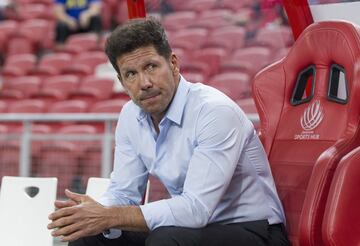 Simeone en el banquillo.