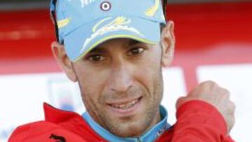 GRA143. BAIONA, 25/08/2013.- El ciclista italiano del equipo Astaná, Vicenzo Níbali, nuevo líder, al terminar la segunda etapa de la Vuelta Ciclista a España desde Pontevedra a Baiona-Alto do Monte da Groba.