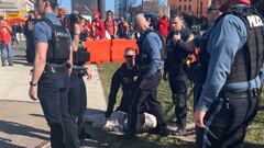 Los menores enfrentan cargos relacionados con armas y resistencia al arresto tras los sucedido en el desfile de celebración de los Chiefs.