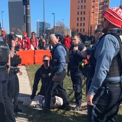 Dos menores acusados en relación con el tiroteo en el desfile de los Kansas City Chiefs