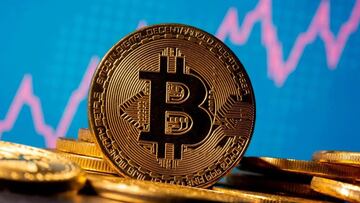 Bitcoin alcanz&oacute; su m&aacute;ximo hist&oacute;rico de 65,000 d&oacute;lares el pasado mi&eacute;rcoles, sin embargo, en los &uacute;ltimos d&iacute;as, sufri&oacute; una ca&iacute;da del 14%. Aqu&iacute; toda la informaci&oacute;n.