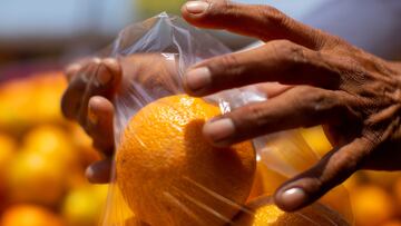 Have you ever noticed that oranges and other citrus fruits are often sold in a red mesh bag? This packaging is meant to entice customers to buy the fruit.