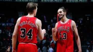 Joakim Noah y Mike Dunleavy (Chicago Bulls).