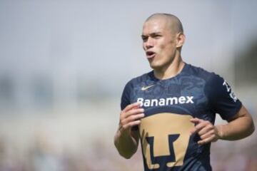 A sus 37 años, el central paraguayo podría ser el capitán del equipo. Leyenda del Club Universidad e inamovible en la defensa central.