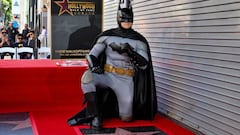 Batman hace historia en el Paseo de la Fama de Hollywood, pero su estrella desvela la triste realidad del personaje