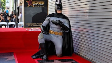 Batman paseo de la fama Hollywood estrella triste realidad personaje