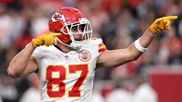 LAS VEGAS, NEVADA - OCTOBER 27: Travis Kelce #87 of the Kansas City Chiefs signals for a first down during the fourth quarter against the Las Vegas Raiders at Allegiant Stadium on October 27, 2024 in Las Vegas, Nevada. Candice Ward/Getty Images/AFP (Photo by Candice Ward / GETTY IMAGES NORTH AMERICA / Getty Images via AFP)
