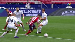 Oda al fútbol callejero: el golazo de Correa al Huesca