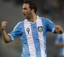 Higuaín y Banega dan la victoria a Argentina ante Italia