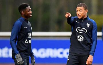 Dembelé (Dortmund) y Mbappé (Mónaco) en un entrenamiento con Francia la semana pasada.