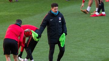 Simeone, en el entrenamiento de ayer en el Wanda Metropolitano previo al Atlético-Las Palmas