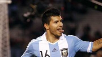 <b>EN FORMA. </b>Agüero celebra un gol conseguido con la camiseta albiceleste.