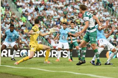 Pachuca corta racha de 10 juegos sin ganar en casa de Santos