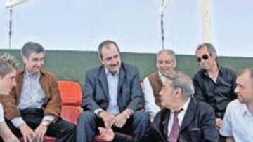 <b>ENTRE LOS GRANDES. </b>Gárate, Arteche, Collar, Adelardo, Escudero y Pantic, con Torrres.
